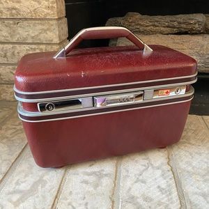Samsonite hard case cosmetic train case